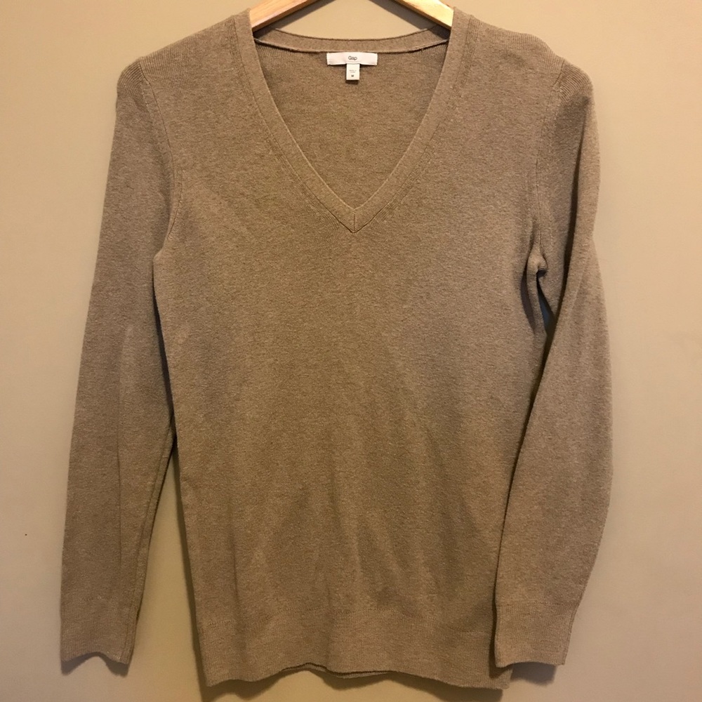 GAP v-neck sweater